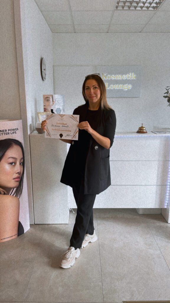 Nachricht einer Teilnehmerin ueber ihre Wimpernschulung bei der Ruhl Akademie